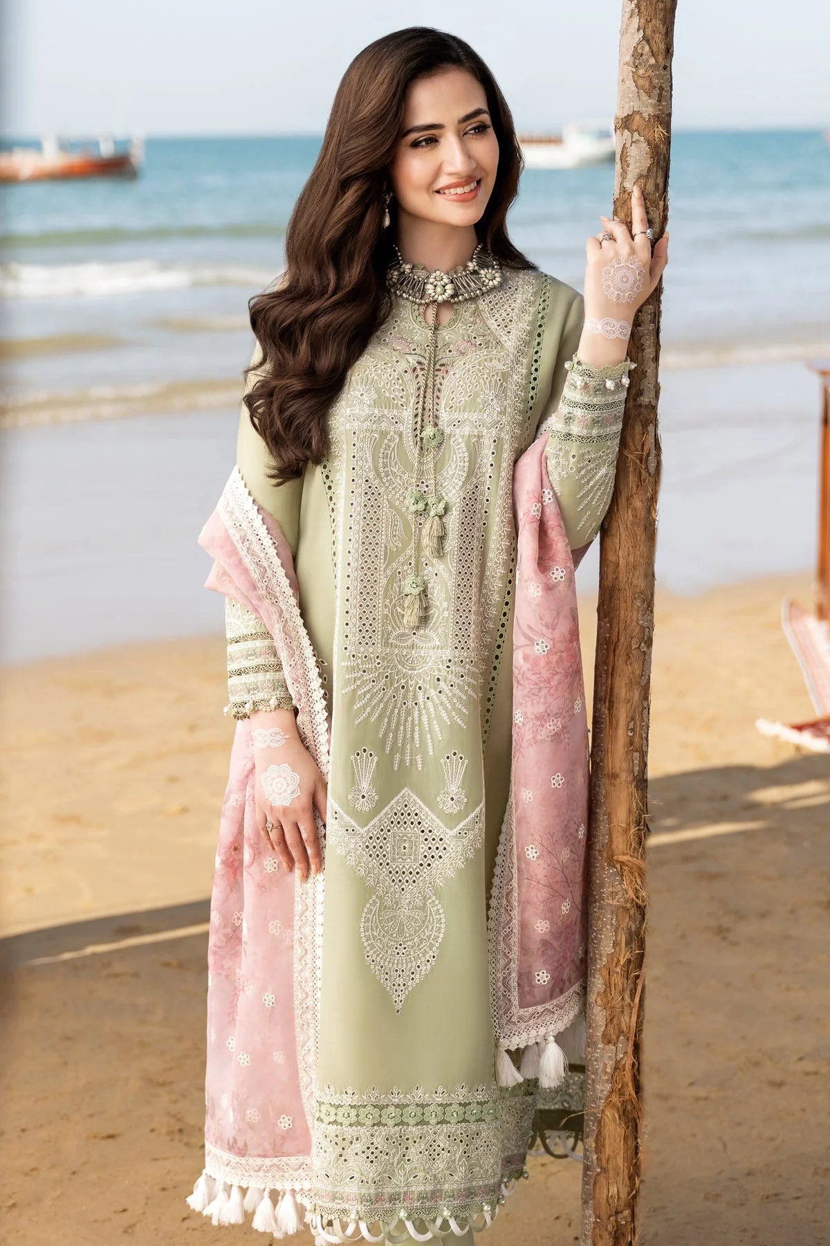 (Copy) IZNIC LUXURY LAWN IZ-813 CHARIZMA LUXURY LAWN CH-10